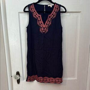 Skies Are Blue Women's Navy/Coral V-neck Dress Size 6P; embroidered